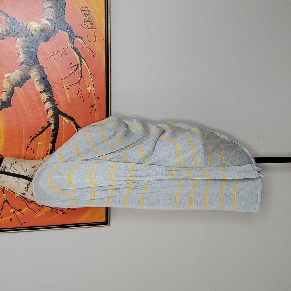 Lululemon Twist & Wrap in Pop Stripe Heathered Light Gray/Bananarama FLAWED - Picture 2 of 7